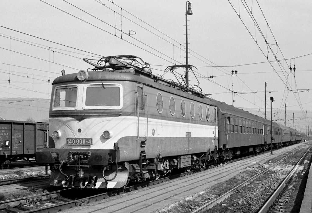 [1024x700] 140008b.jpg