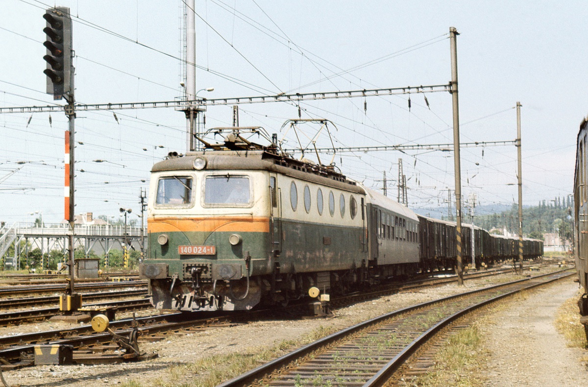 [1200x790] 140024b.jpg