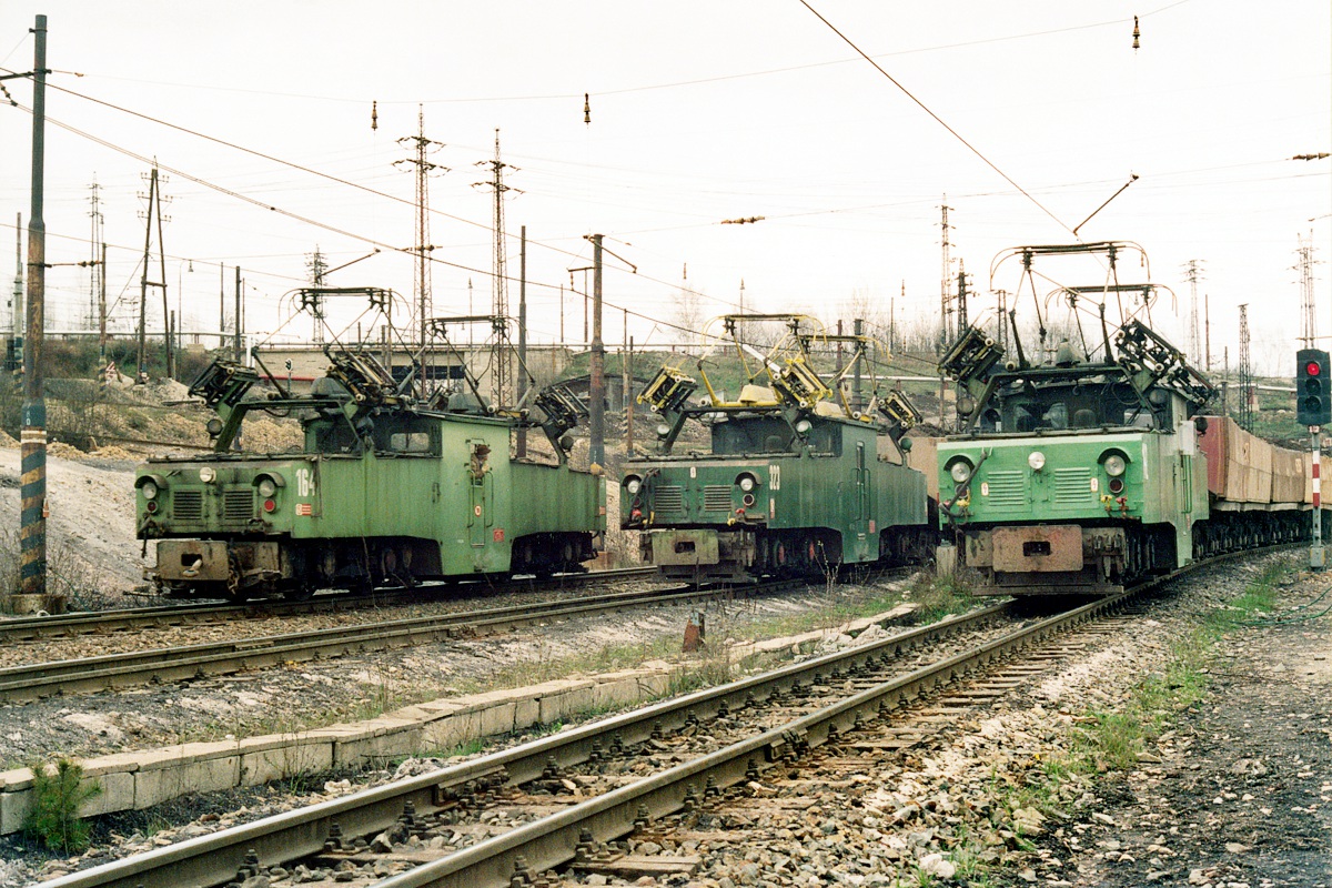 [1200x800] SU164a.jpg