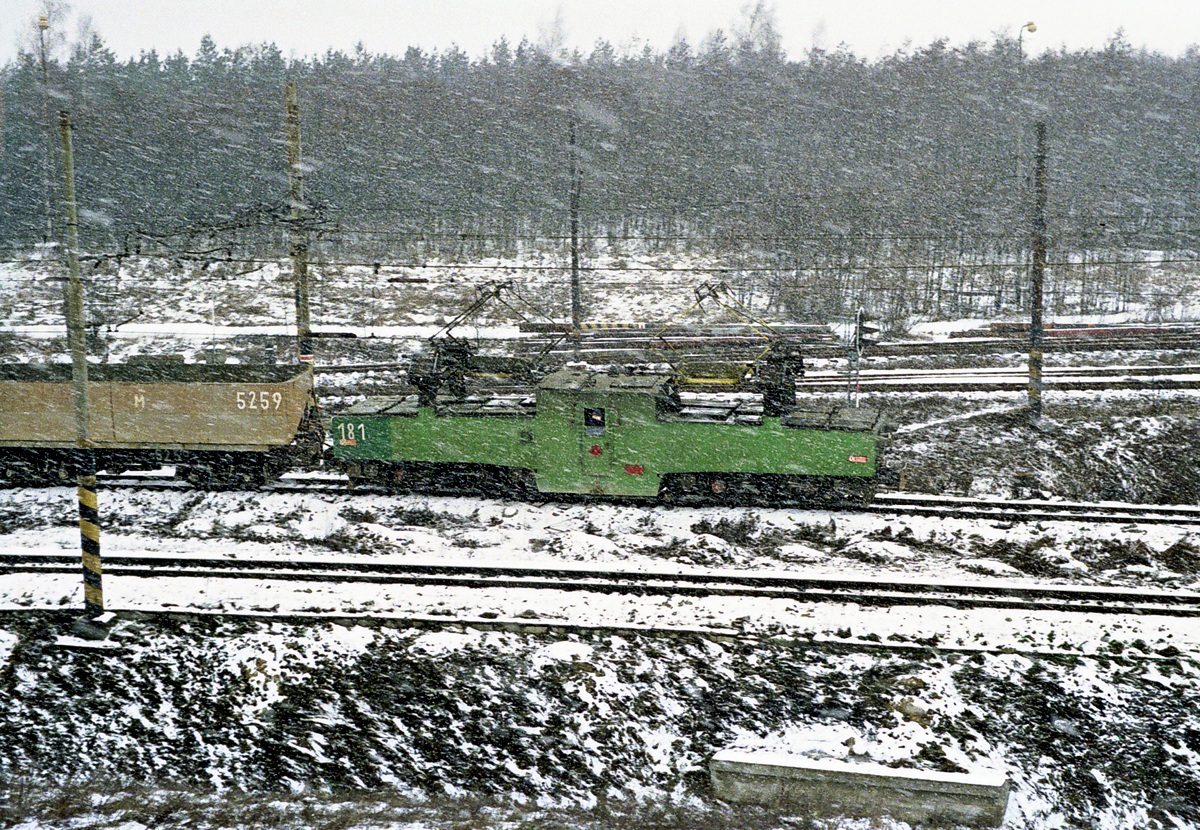 [1200x830] SU181a.jpg