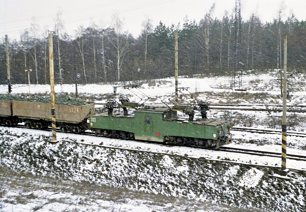 [1200x830] SU303a.jpg