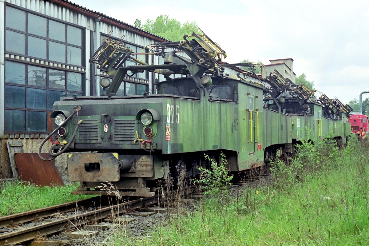 [1200x800] SU325a.jpg