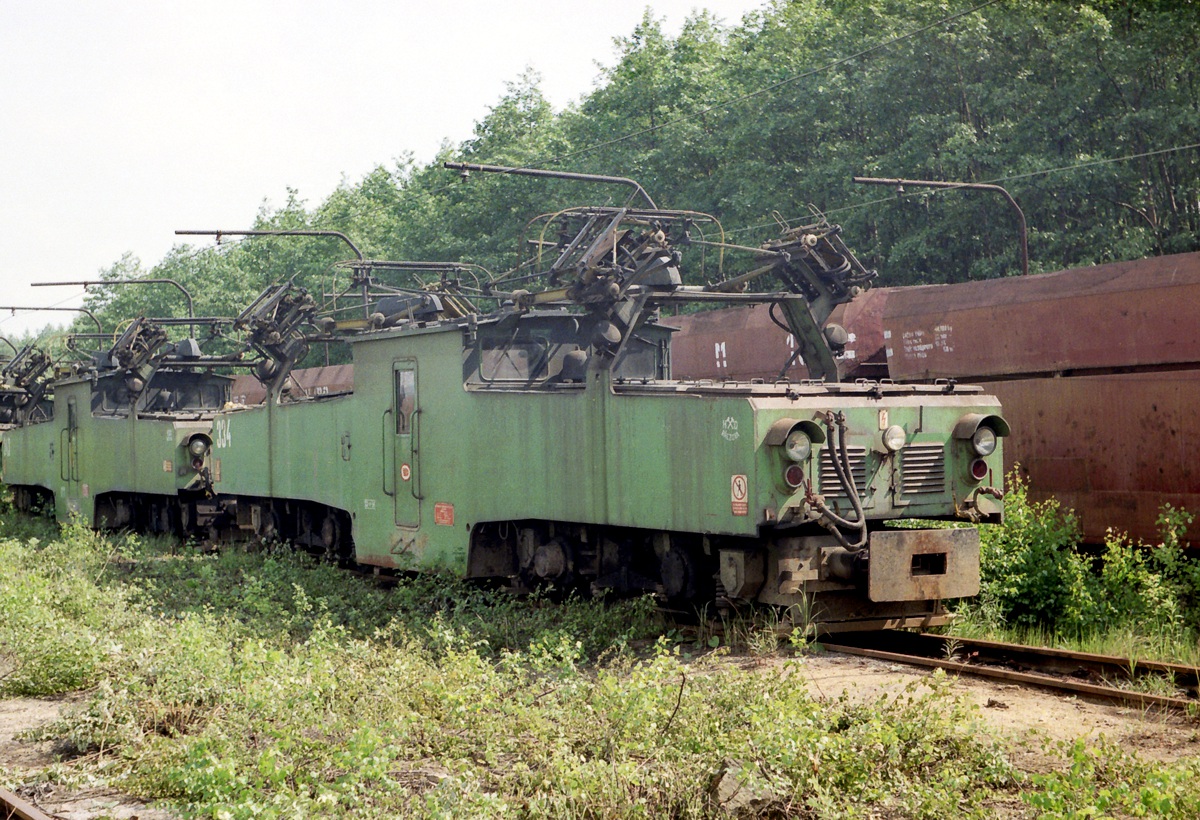 [1200x820] SU334a.jpg