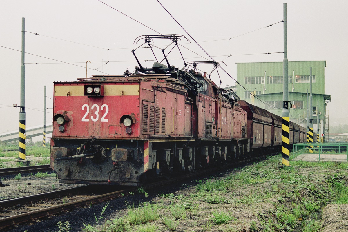 [1200x800] SU_26Em232b.jpg