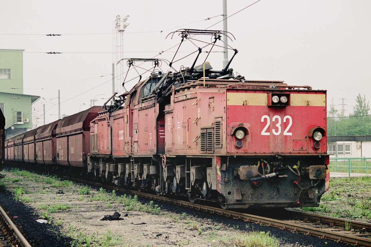 [1200x800] SU_26Em232c.jpg