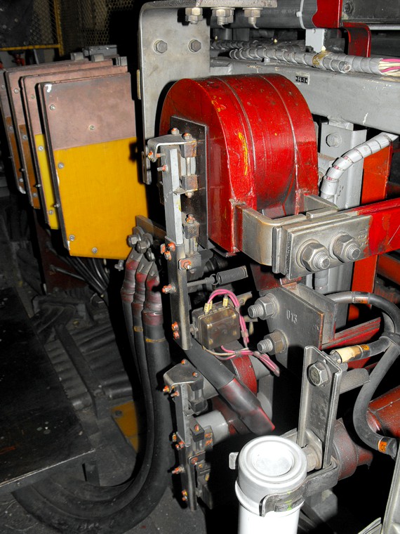 [570x760] 350015nadproud.jpg