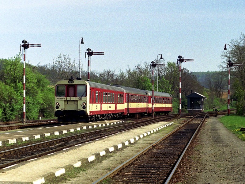 [800x600] 842001h.jpg