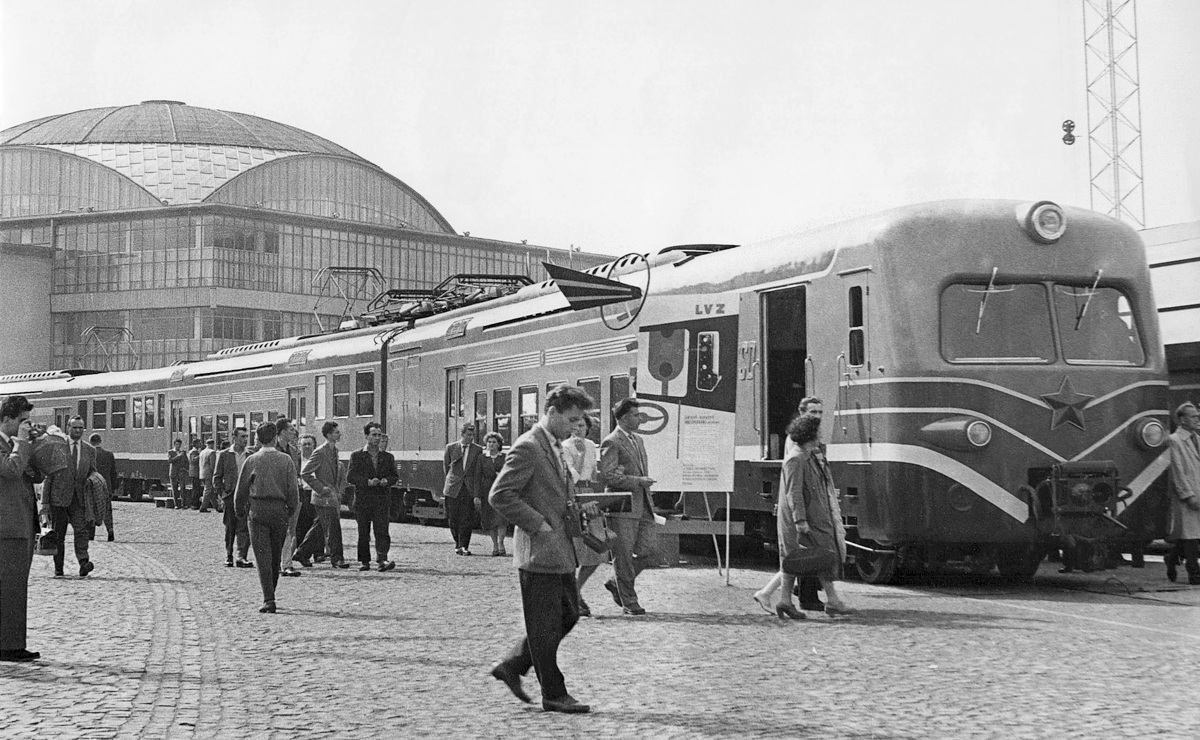 [1200x740] EM475004m.jpg