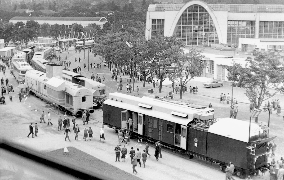 [1200x760] EM475veletrh.jpg