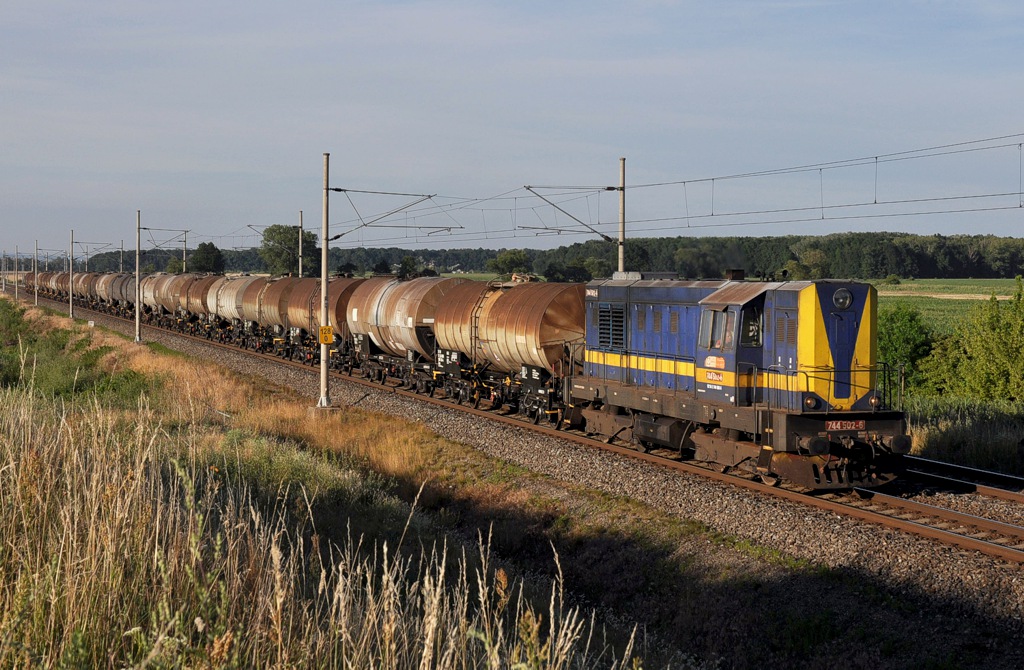 [1024x670] 744502p.jpg