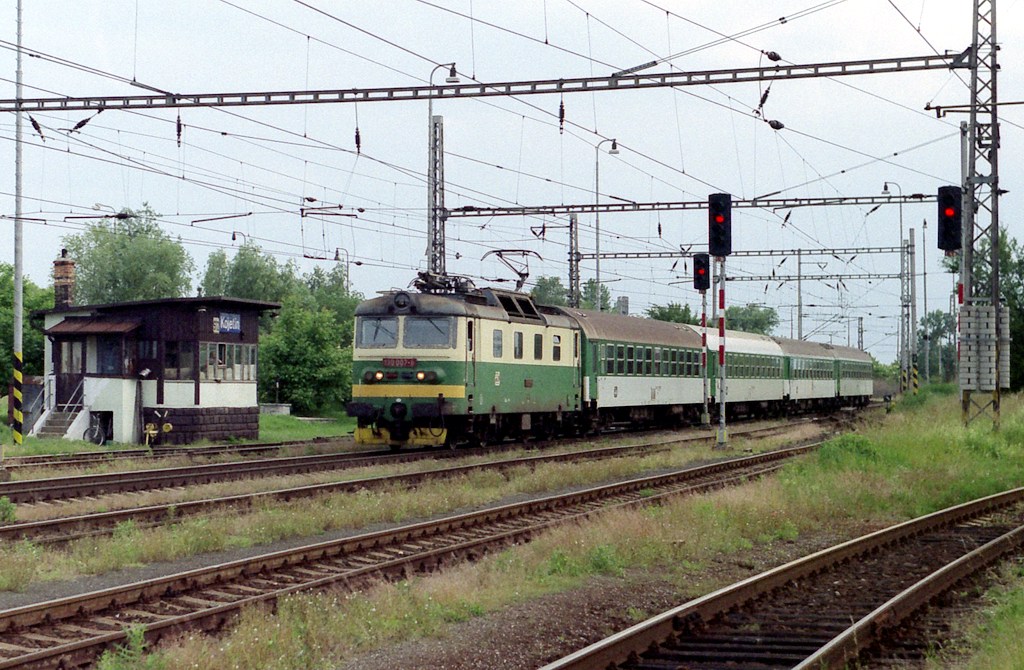 [1024x670] 130007b.jpg