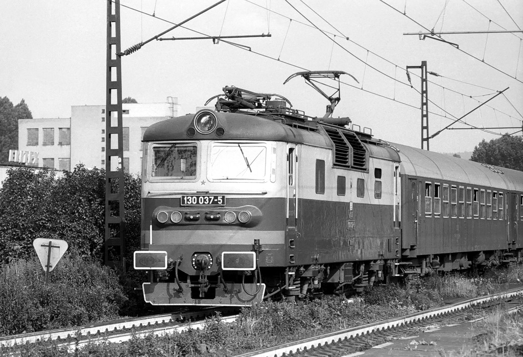 [1024x700] 130037f.jpg