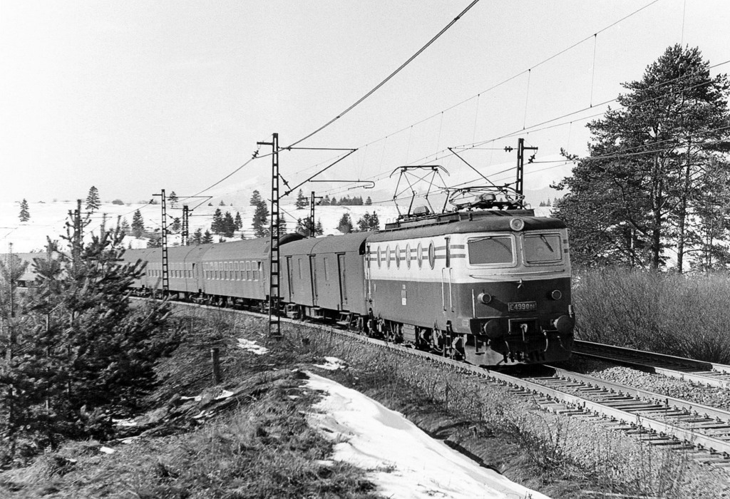 [1024x700] 140001g.jpg