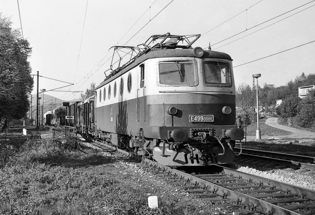 [1024x700] 140001i.jpg