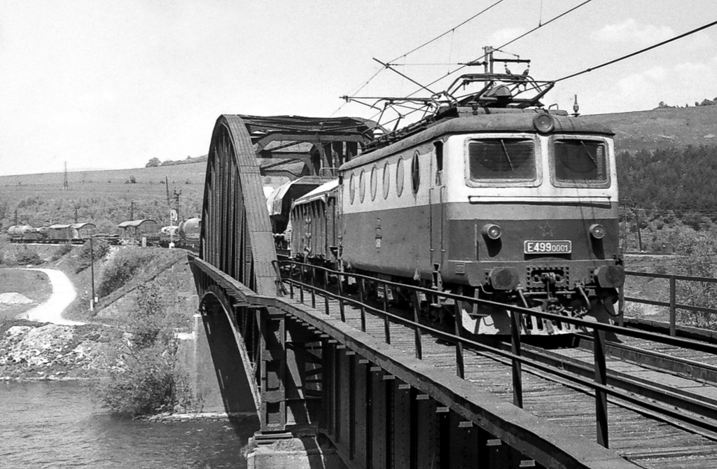 [1024x670] 140001j.jpg