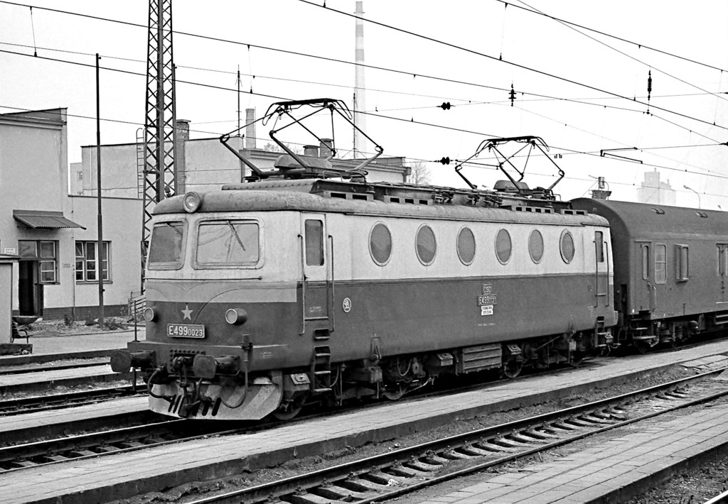 [1024x710] 140023a.jpg