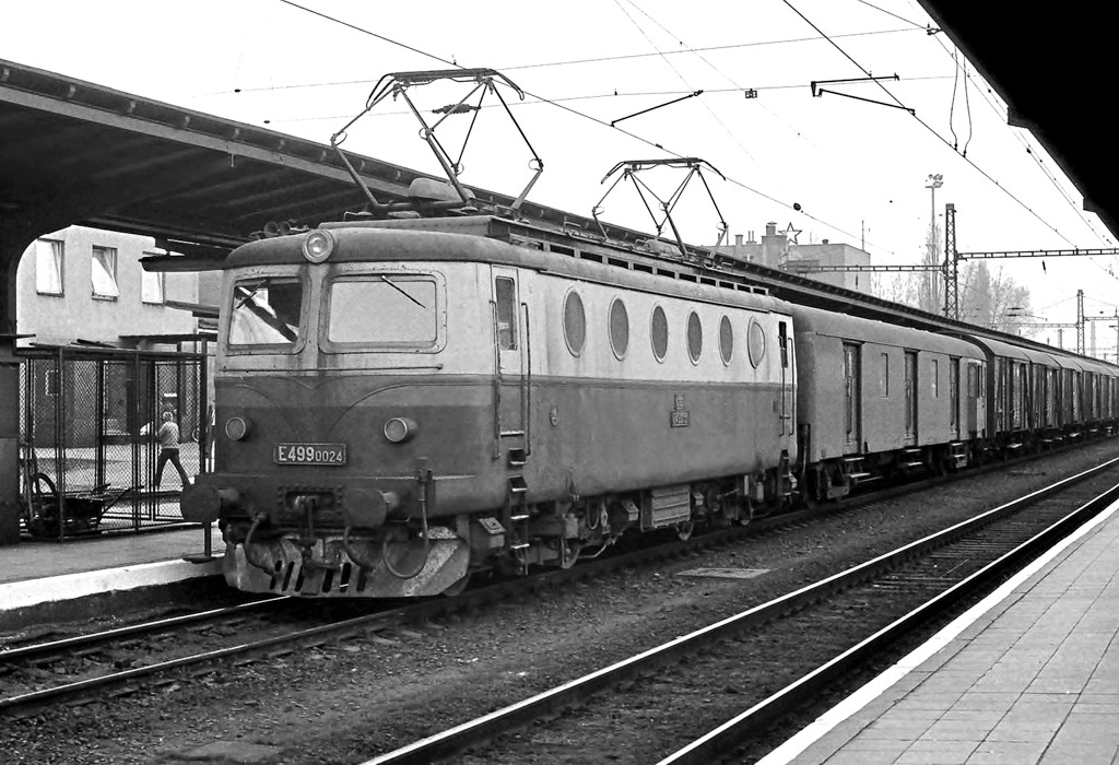 [1024x700] 140024a.jpg