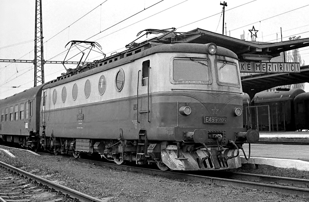 [1024x670] 140029a.jpg