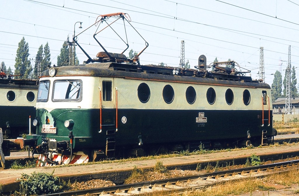 [1024x670] 140030a.jpg