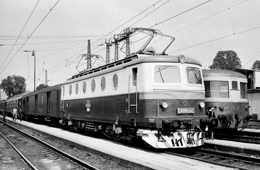 [1024x670] 140041b.jpg