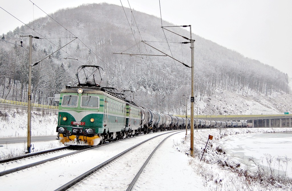 [1024x670] 140042c.jpg