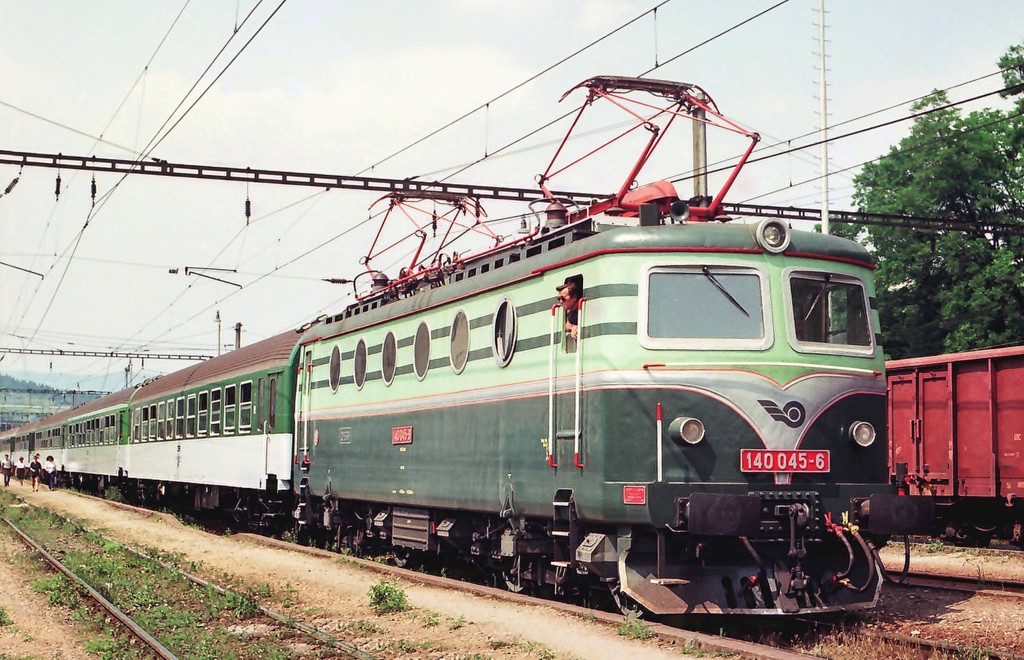 [1024x660] 140045b.jpg