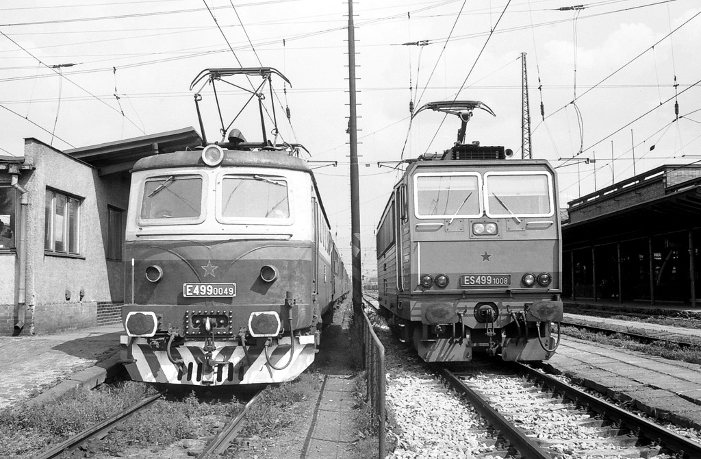 [1024x670] 140049c.jpg