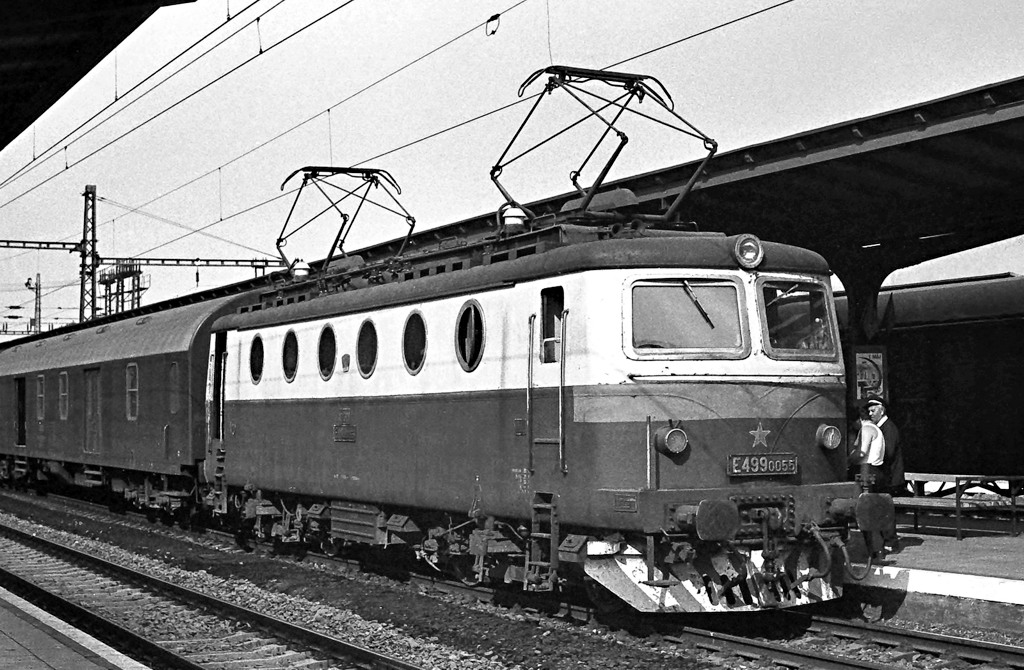 [1024x670] 140055a.jpg