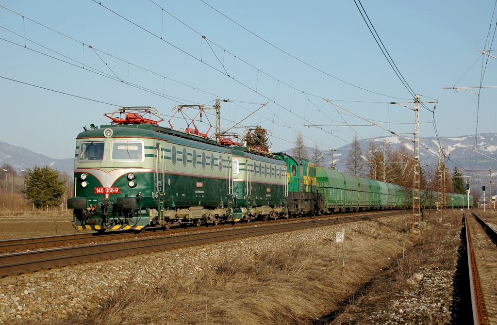 [1024x670] 140058d.jpg