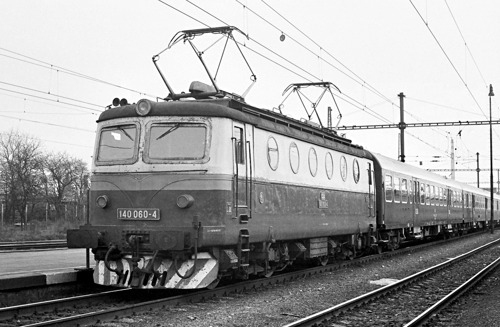 [1024x670] 140060a.jpg