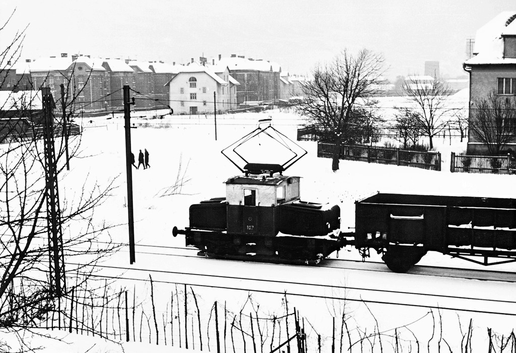 [1024x700] 16E1_03i.jpg