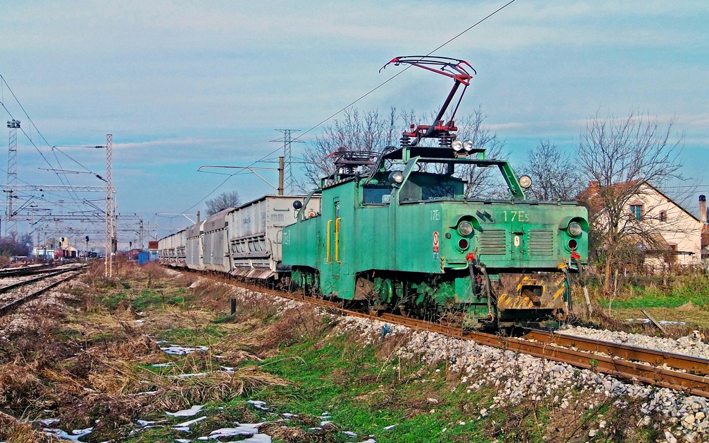 [1024x640] 17Esrb1c.jpg