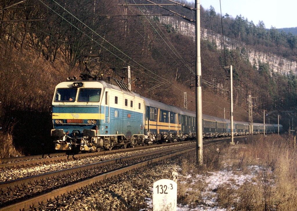 [1024x730] 350003d.jpg