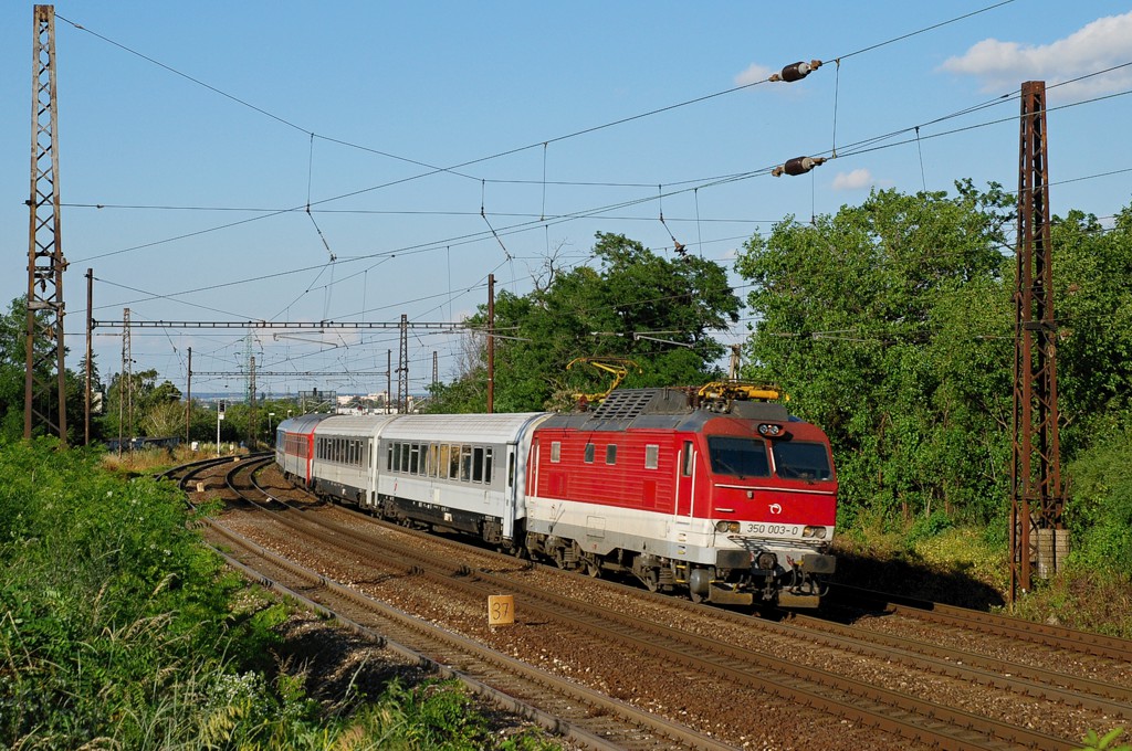 [1024x680] 350003f.jpg