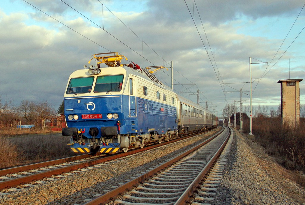 [1024x690] 350004v.jpg