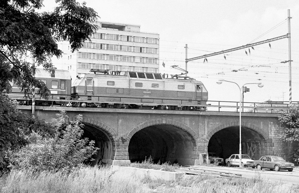 [1024x660] 350004x.jpg