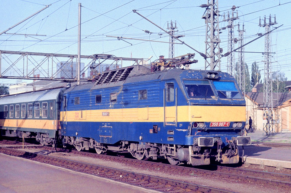 [1024x680] 350007b.jpg