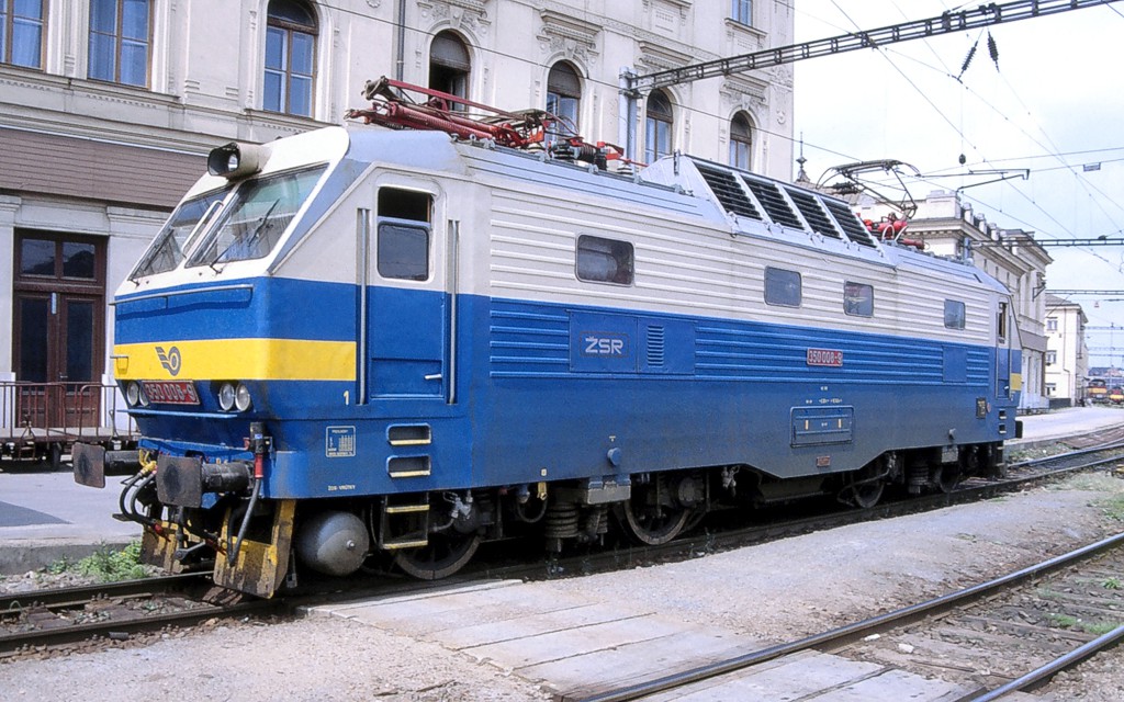 [1024x640] 350008d.jpg