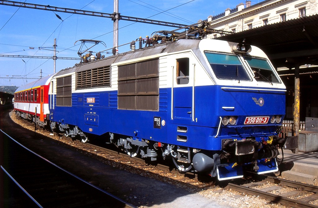 [1024x670] 350011d.jpg