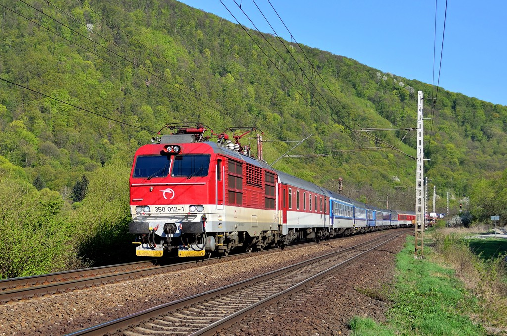 [1024x680] 350012c.jpg