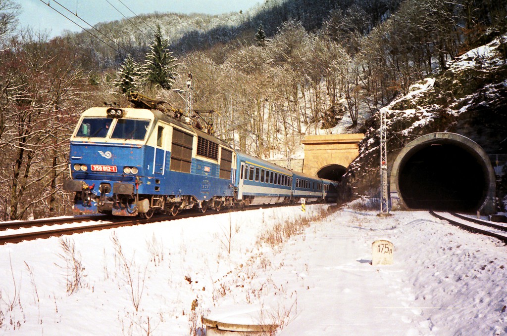 [1024x680] 350012f.jpg