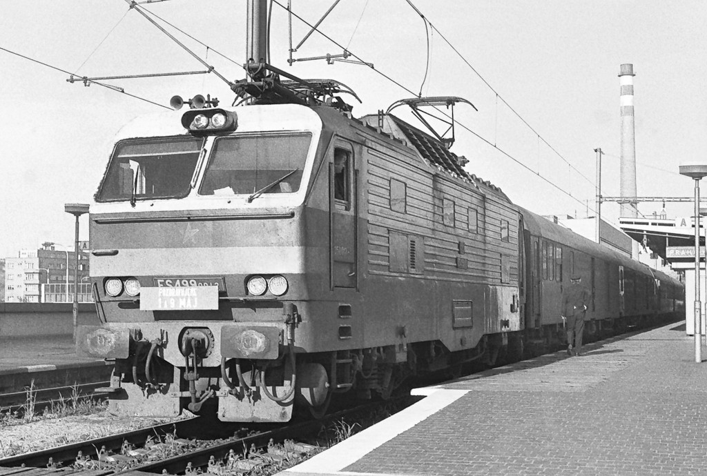 [1024x690] 350012h.jpg