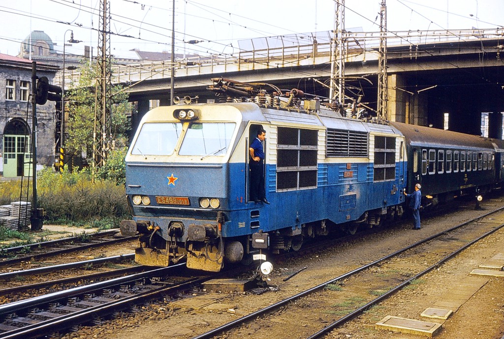 [1024x690] 350018b.jpg