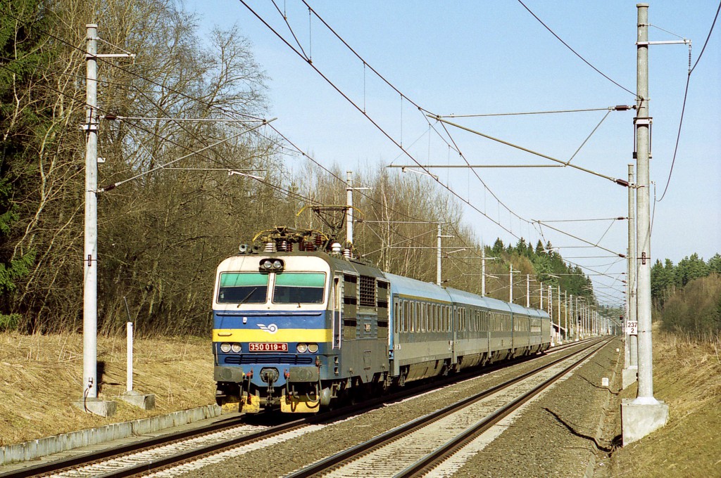 [1024x680] 350019a.jpg