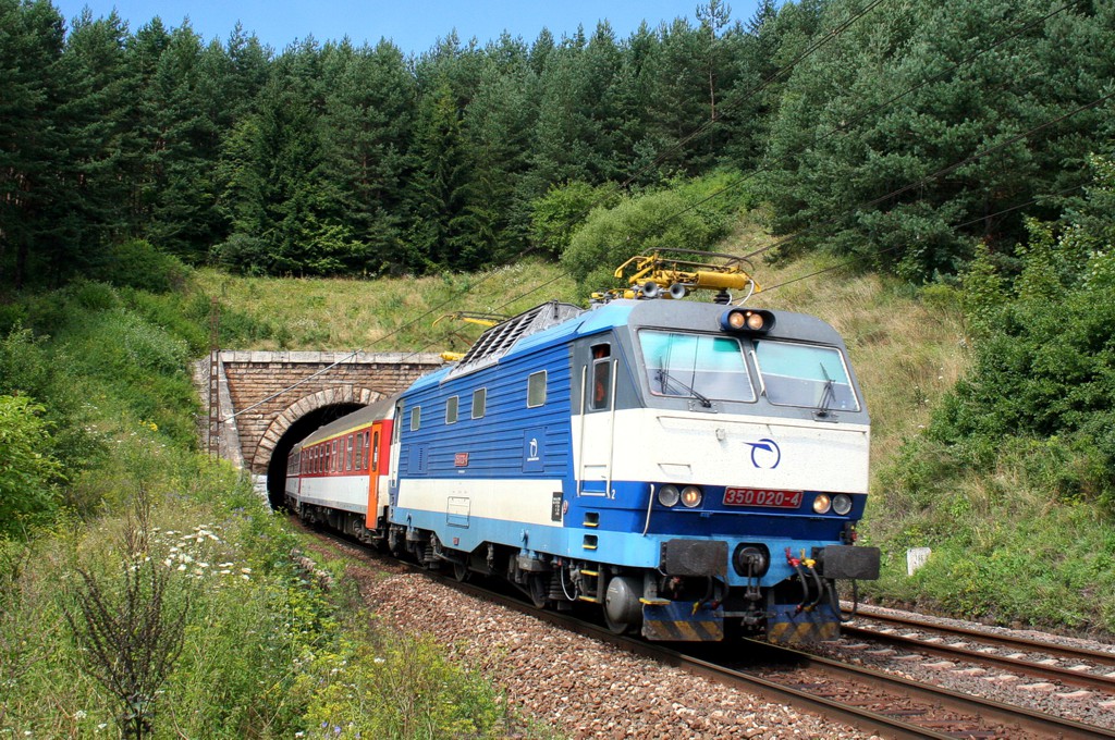 [1024x680] 350020b.jpg