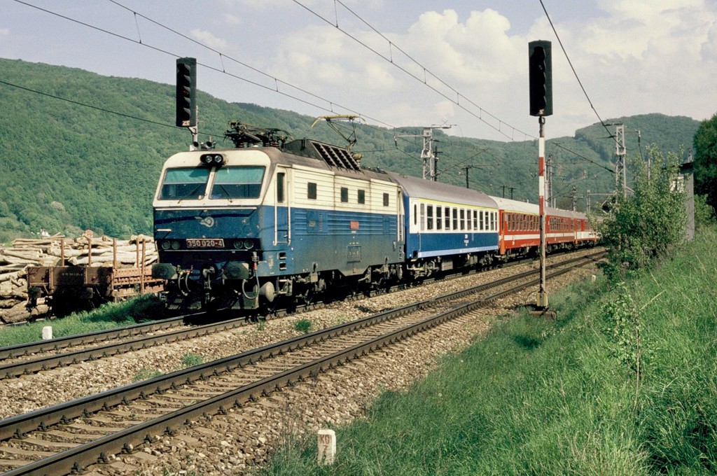 [1024x680] 350020d.jpg