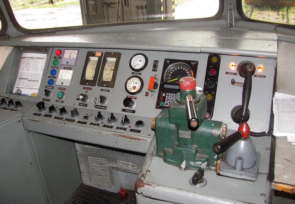 [1024x710] 451001pult.jpg