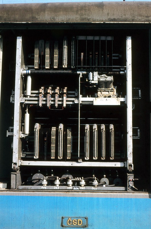 [530x800] 451strojovna1.jpg