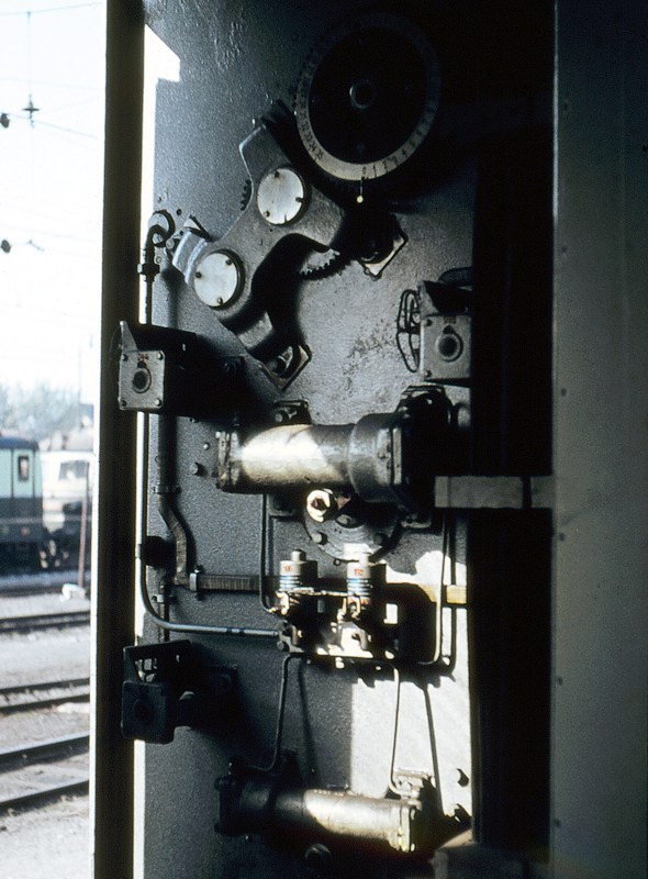 [590x800] 451strojovna2.jpg