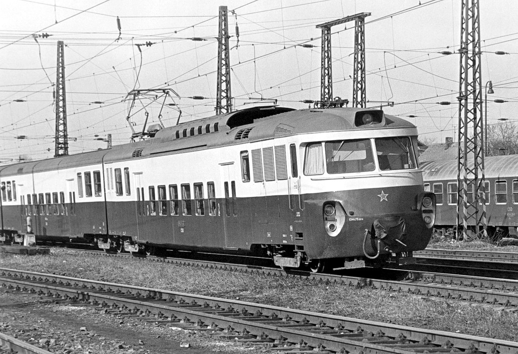 [1024x700] 452010a.jpg